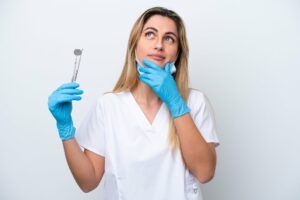 Stomatolog czy dentysta – które wyrażenie jest poprawne?